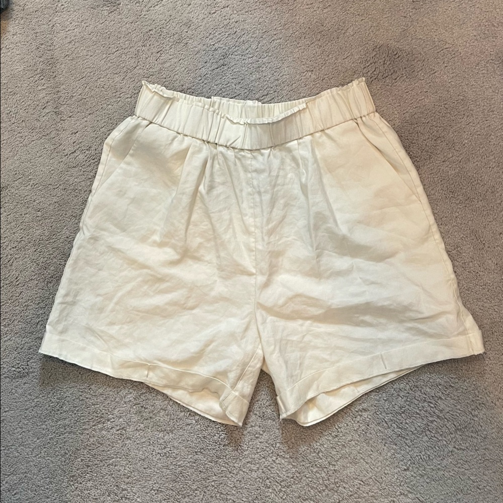 H&M high waisted cream shorts